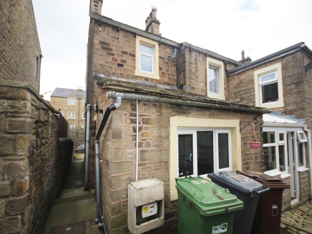 2 bedroom end terrace house To Let in Barnoldswick - IMG_3953.jpg